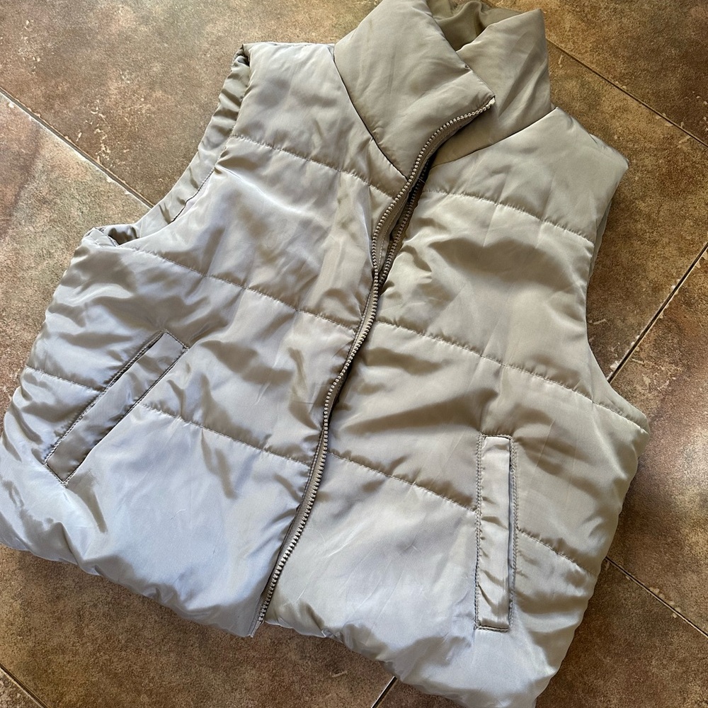 Bundle - Puffer Vests - Picture 8 of 12